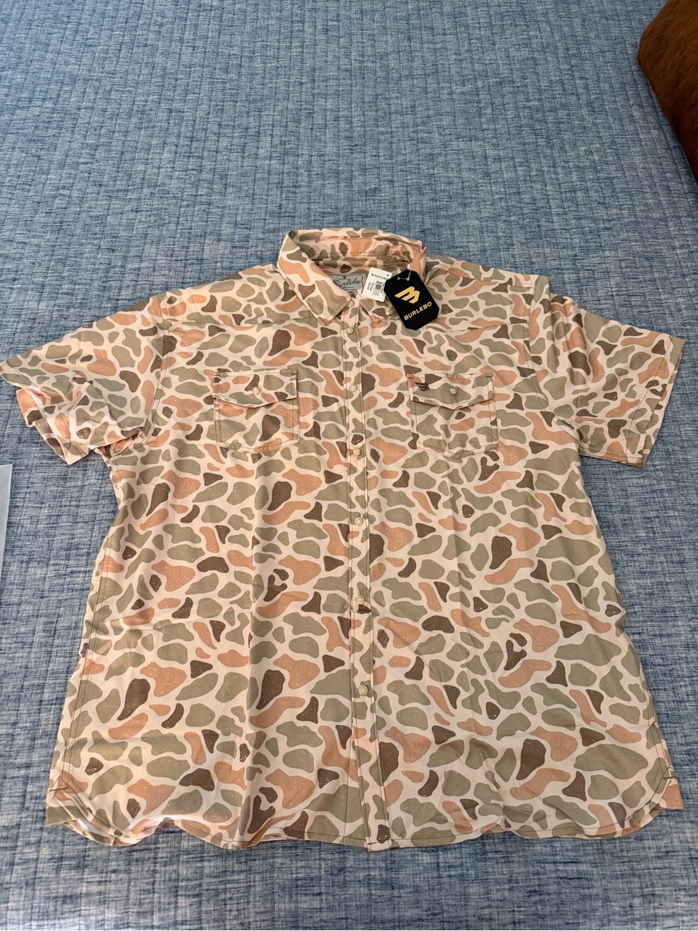 BURLEBO Men's Short-Sleeve Camo Button-Down Shirt - Sand, Blush & Olive